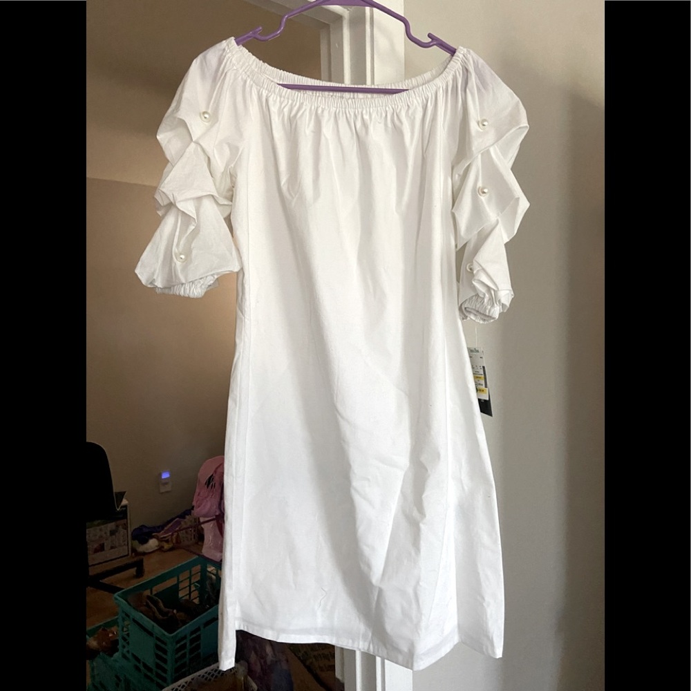 Ladies medium summer/white dress ruched sleeves white pearl button accents